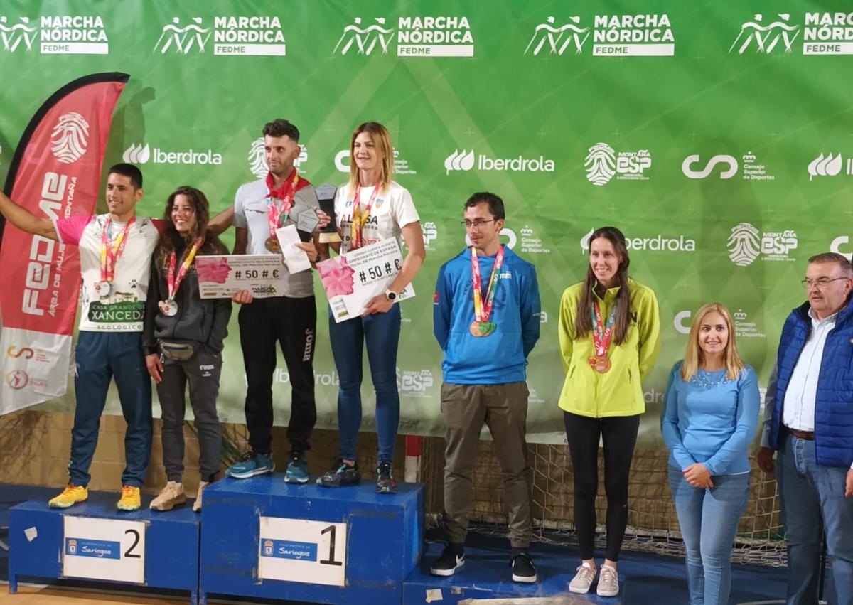 Imagen secundaria 1 - Ramontxo Arandia e Izaskun Bengoa, campeones de España de marcha nórdica en Sariegos