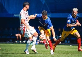 Una acción del duelo de la Deportiva ante el Andorra.