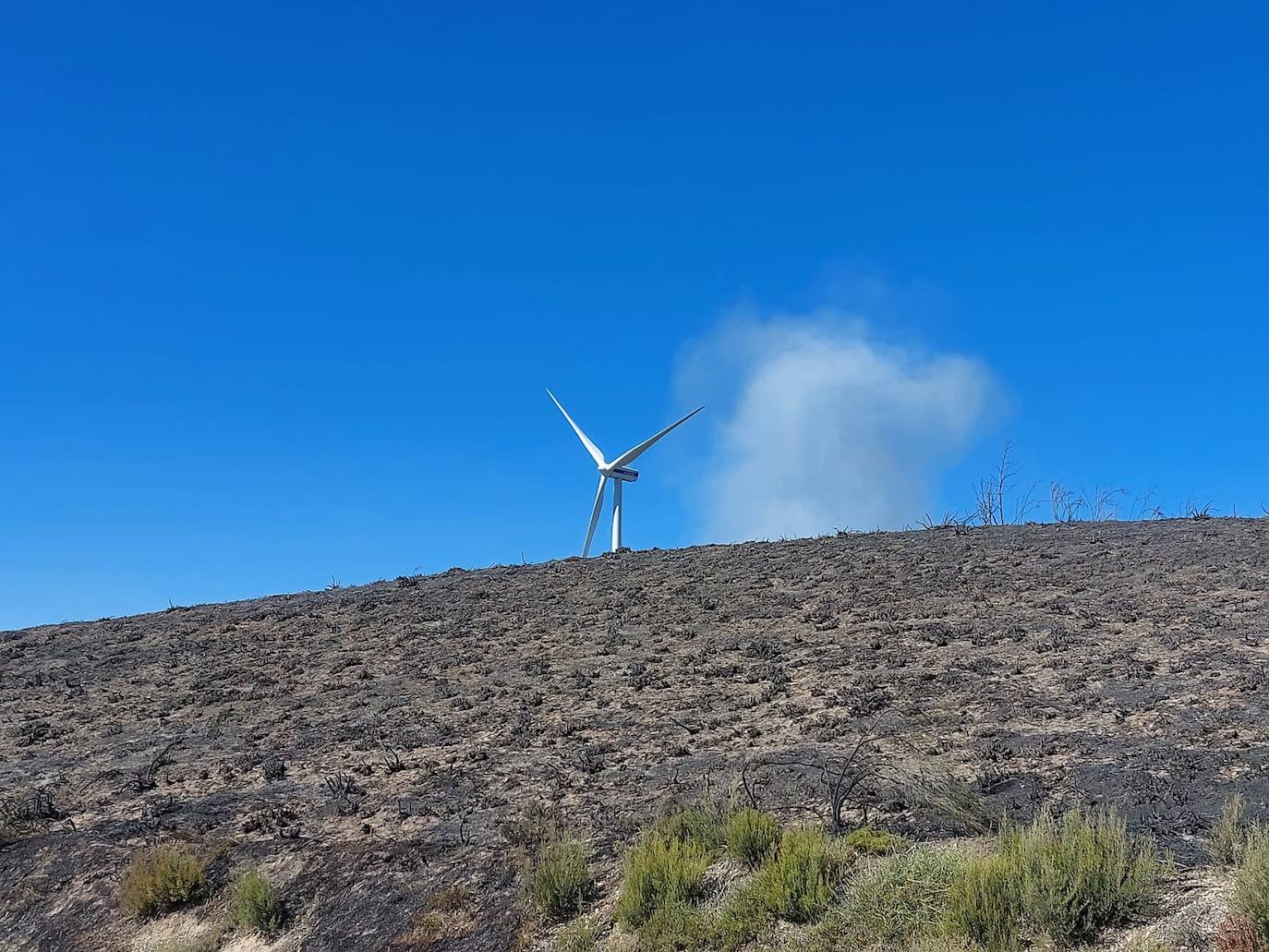 La UME asegura el perímetro del incencio en Brañuelas