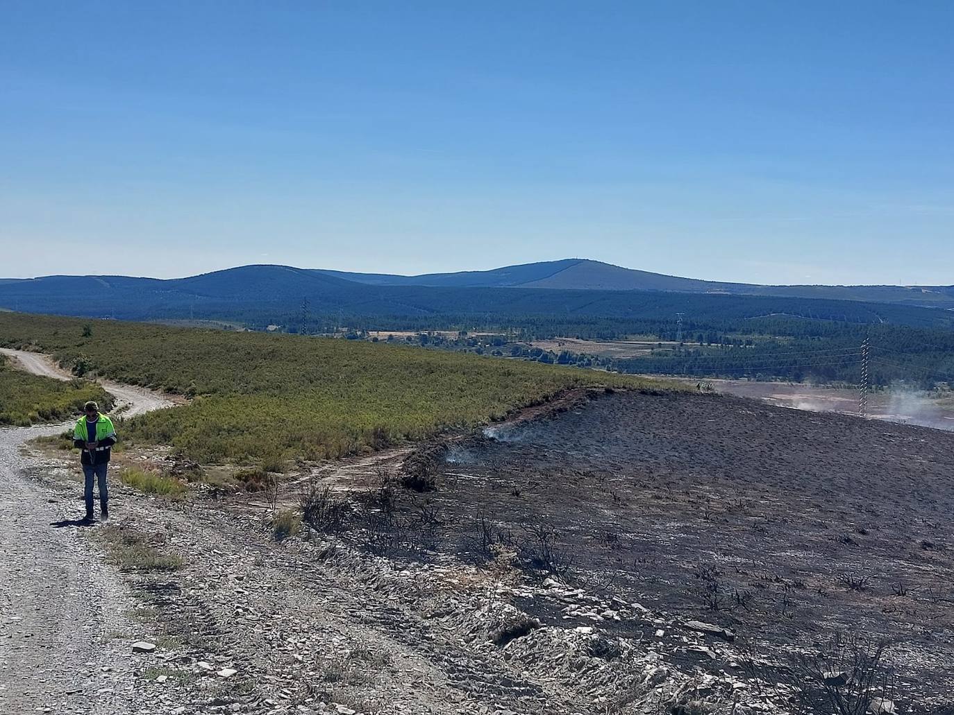 La UME asegura el perímetro del incencio en Brañuelas