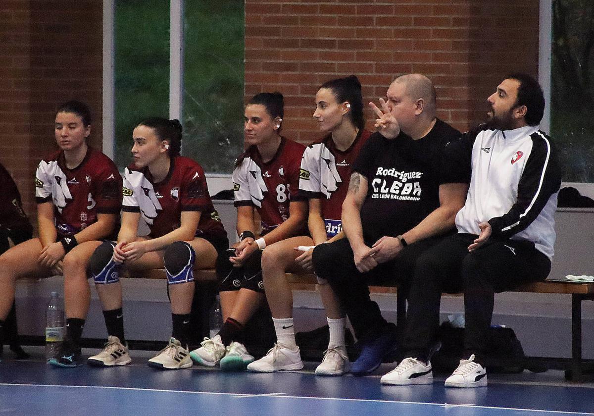 El entrenador del Cleba, Leo Álvarez, en un partido de la pasada temporada.