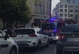 Los Bomberos, a las puertas del IES Juan del Enzina.