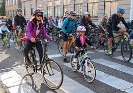 Salida del Día de la Bici en León.