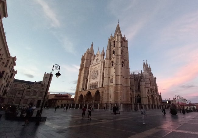 Catedral de León y Plaza de Regla. 2024.