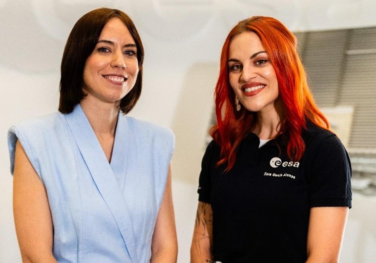 La ministra de Ciencia, Diana Morant, junto a la astronauta leonesa Sara García.