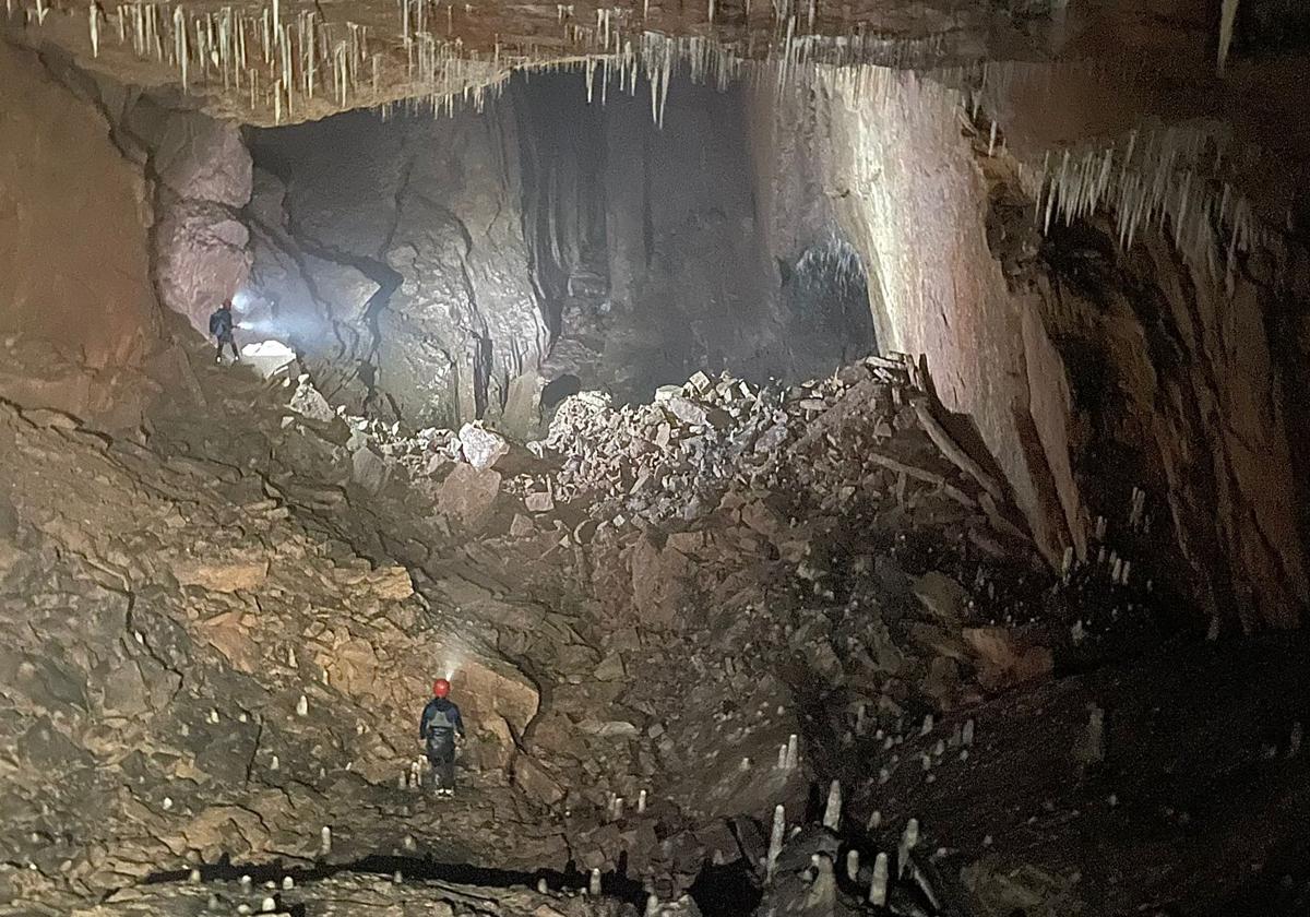 La 'sala de los lirones' en la cueva de Valporquero.