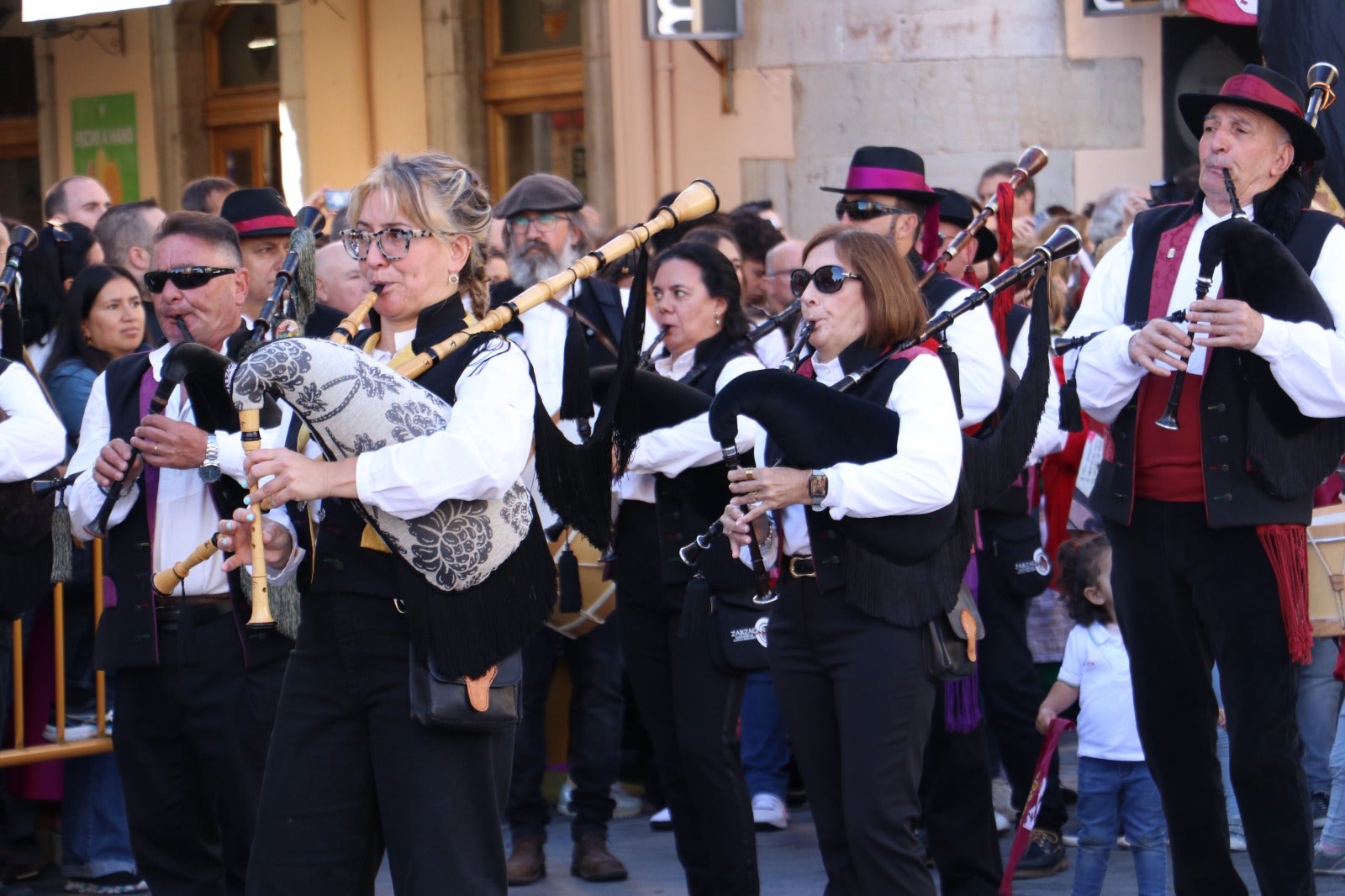 Todas las imágenes del desfile y concentración de pendones por San Froilán