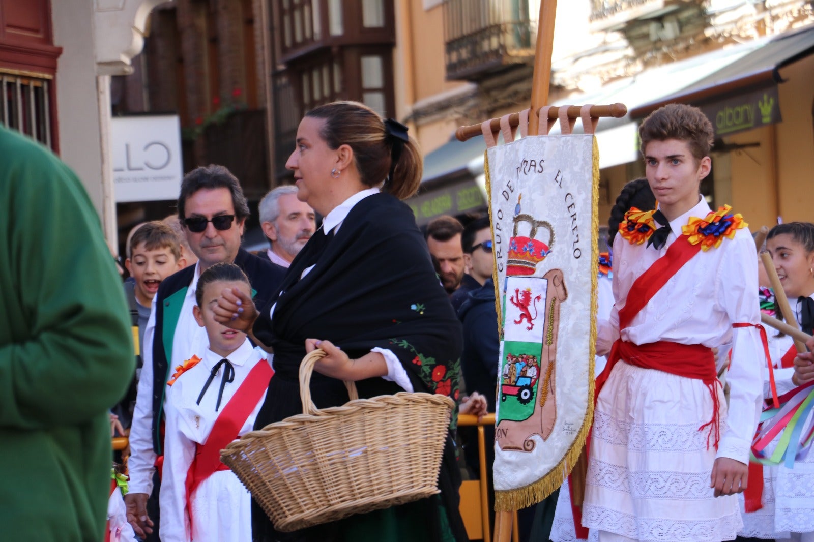 Todas las imágenes del desfile y concentración de pendones por San Froilán