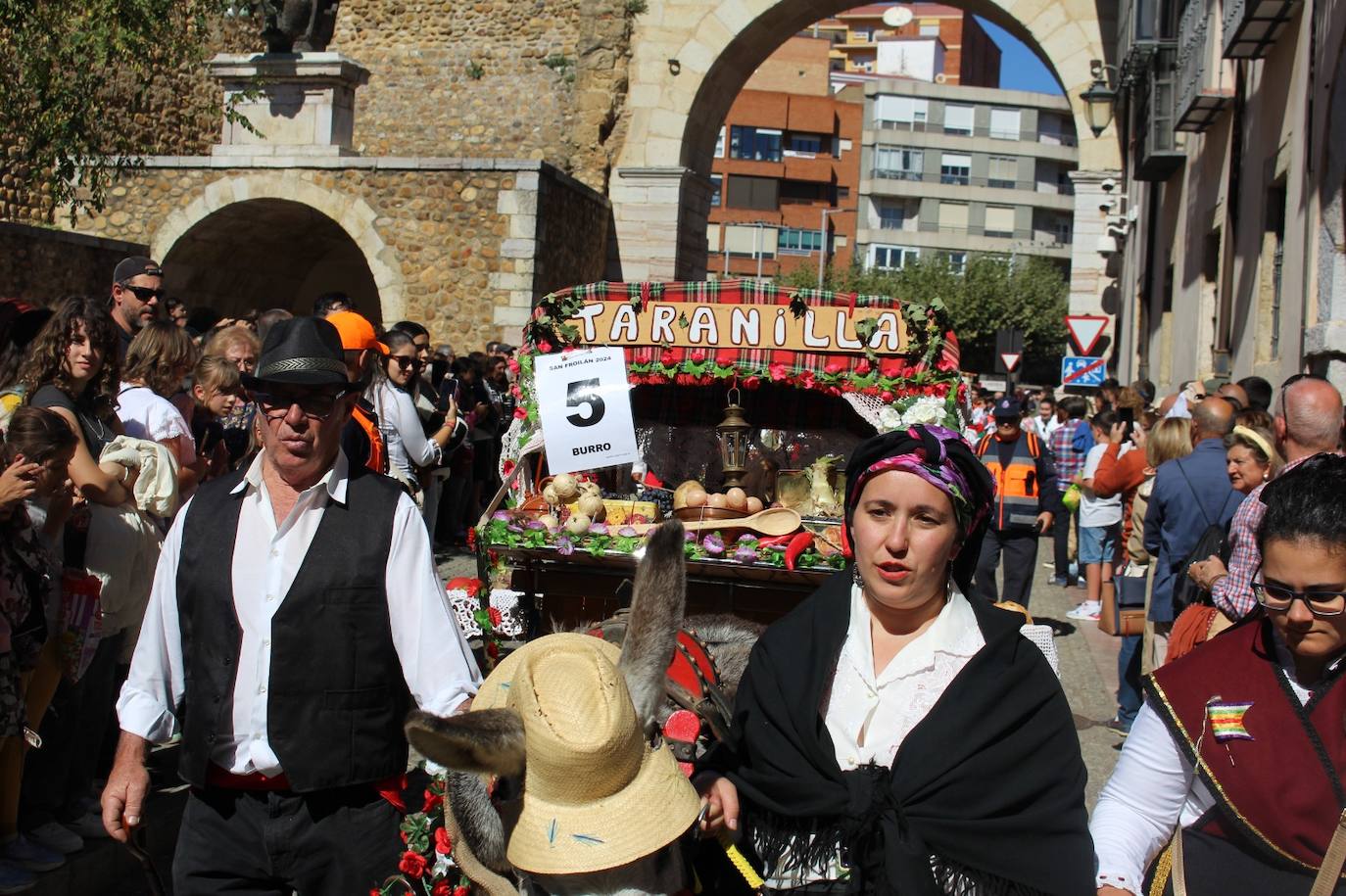 Todas las imágenes del desfile de carros engalanados