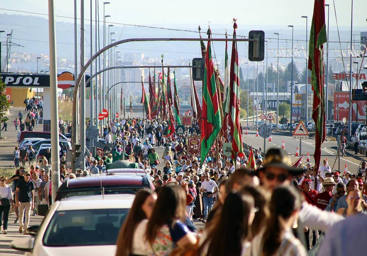 Desfile de pendones a la Virgen del Camino en San Froilán en 2023