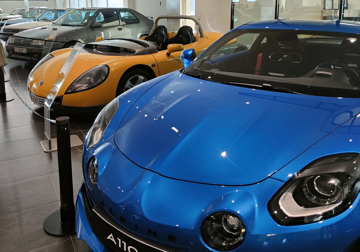 Imagen principal - Los visitantes podrán recorrer la historia del último siglo del automóvil en nuestra provincia a través de más de 25 modelos de vehículos históricos
