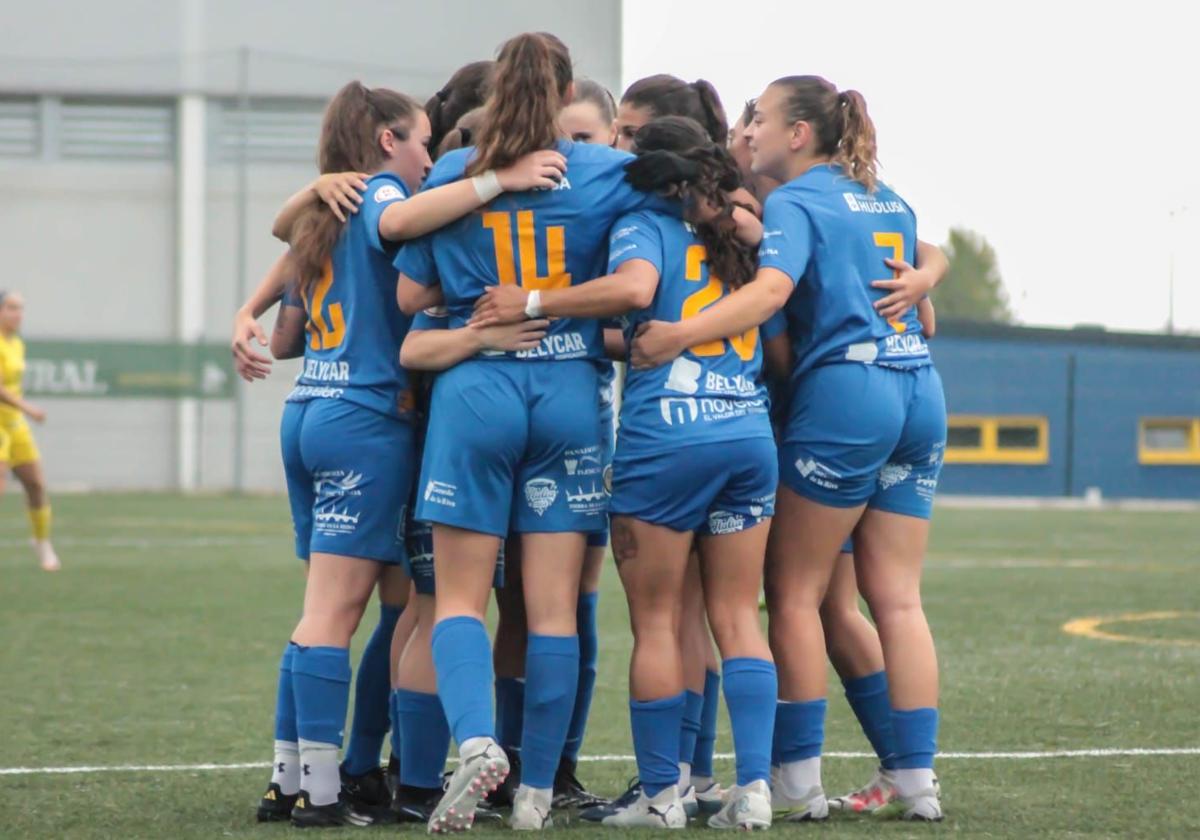 Las jugadores del Olímpico celebran uno de sus goles.