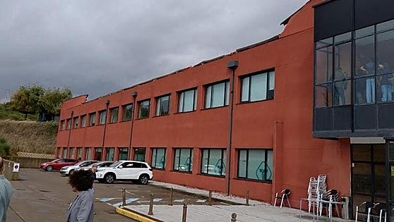 Evacúan parte del edificio Zarzuela del Parque Tecnológico al desprenderse la cornisa