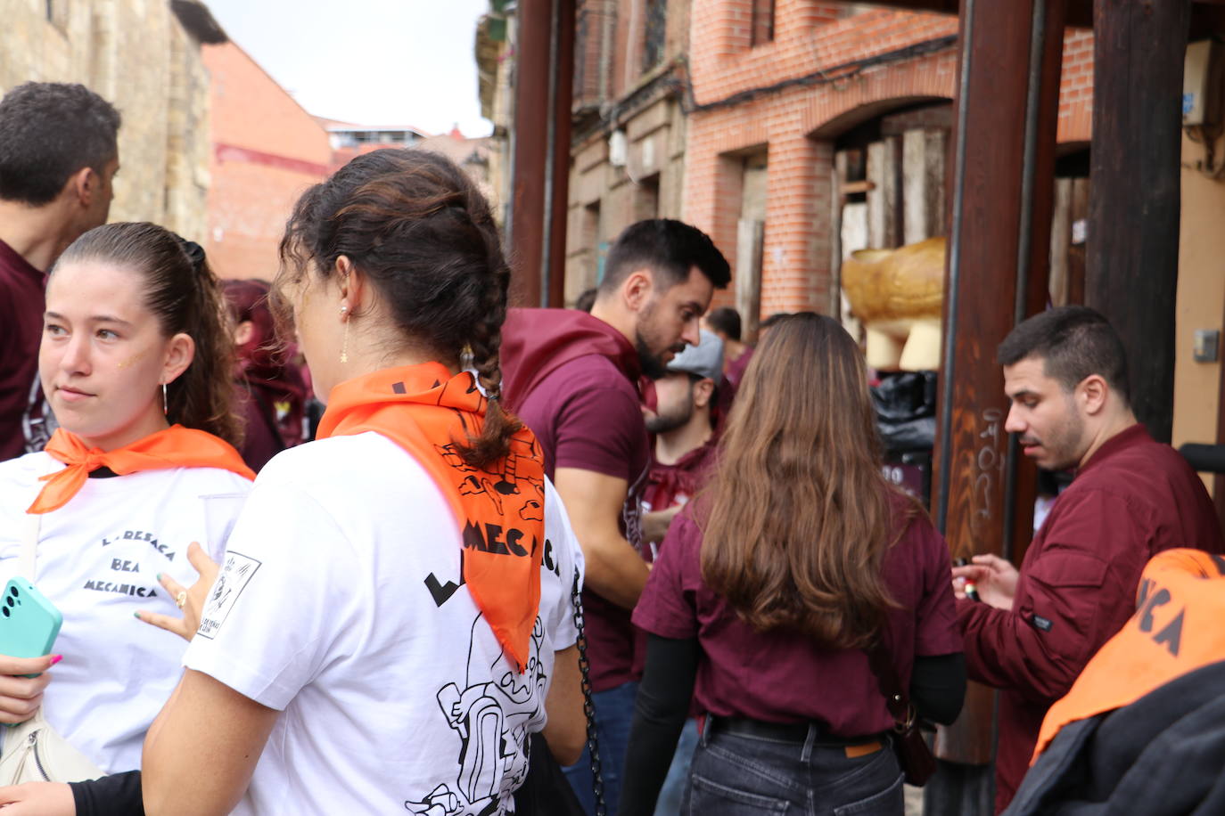 Las mejores imágenes del desfile de peñas de León