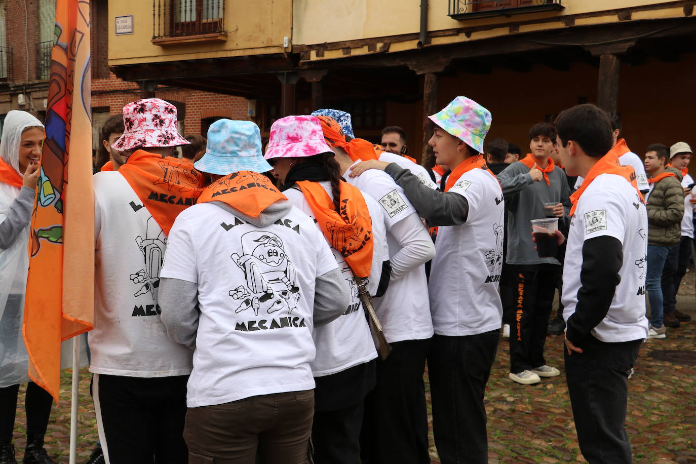 Las mejores imágenes del desfile de peñas de León