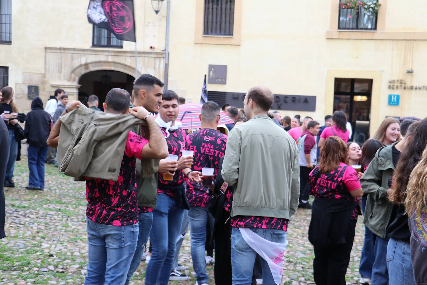 Las mejores imágenes del desfile de peñas de León