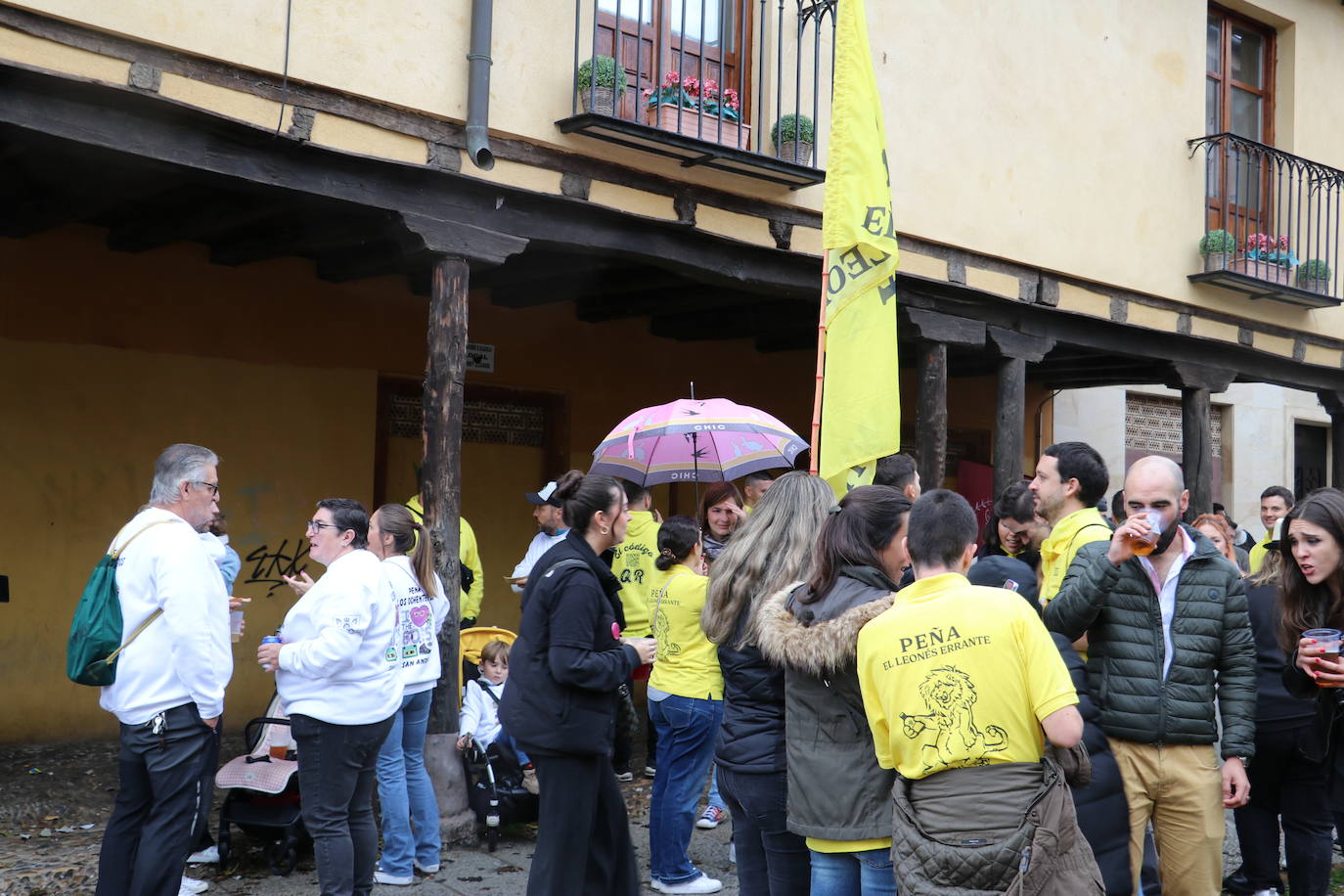 Las mejores imágenes del desfile de peñas de León