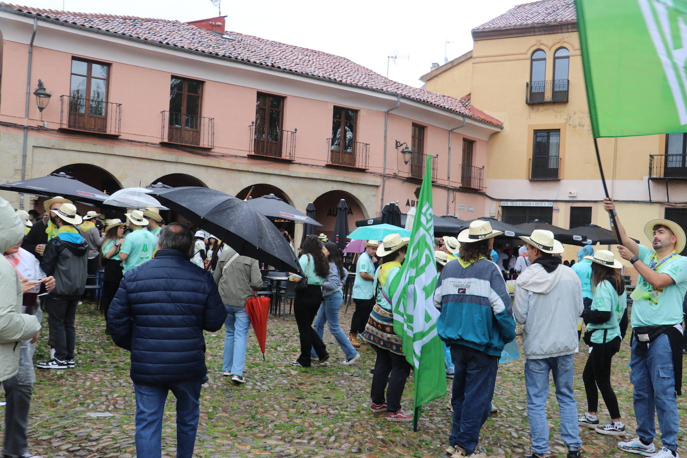 Las mejores imágenes del desfile de peñas de León