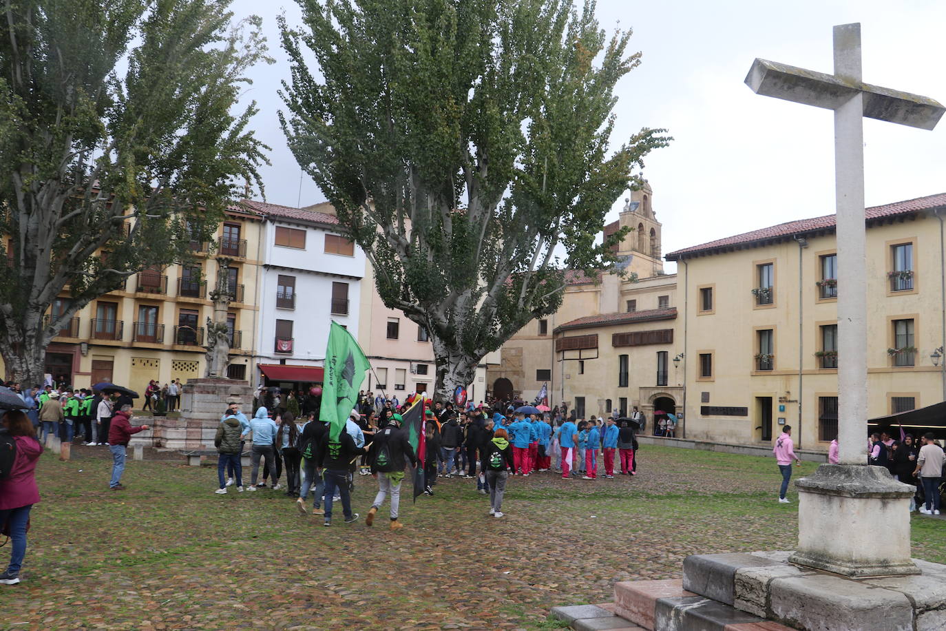 Las mejores imágenes del desfile de peñas de León