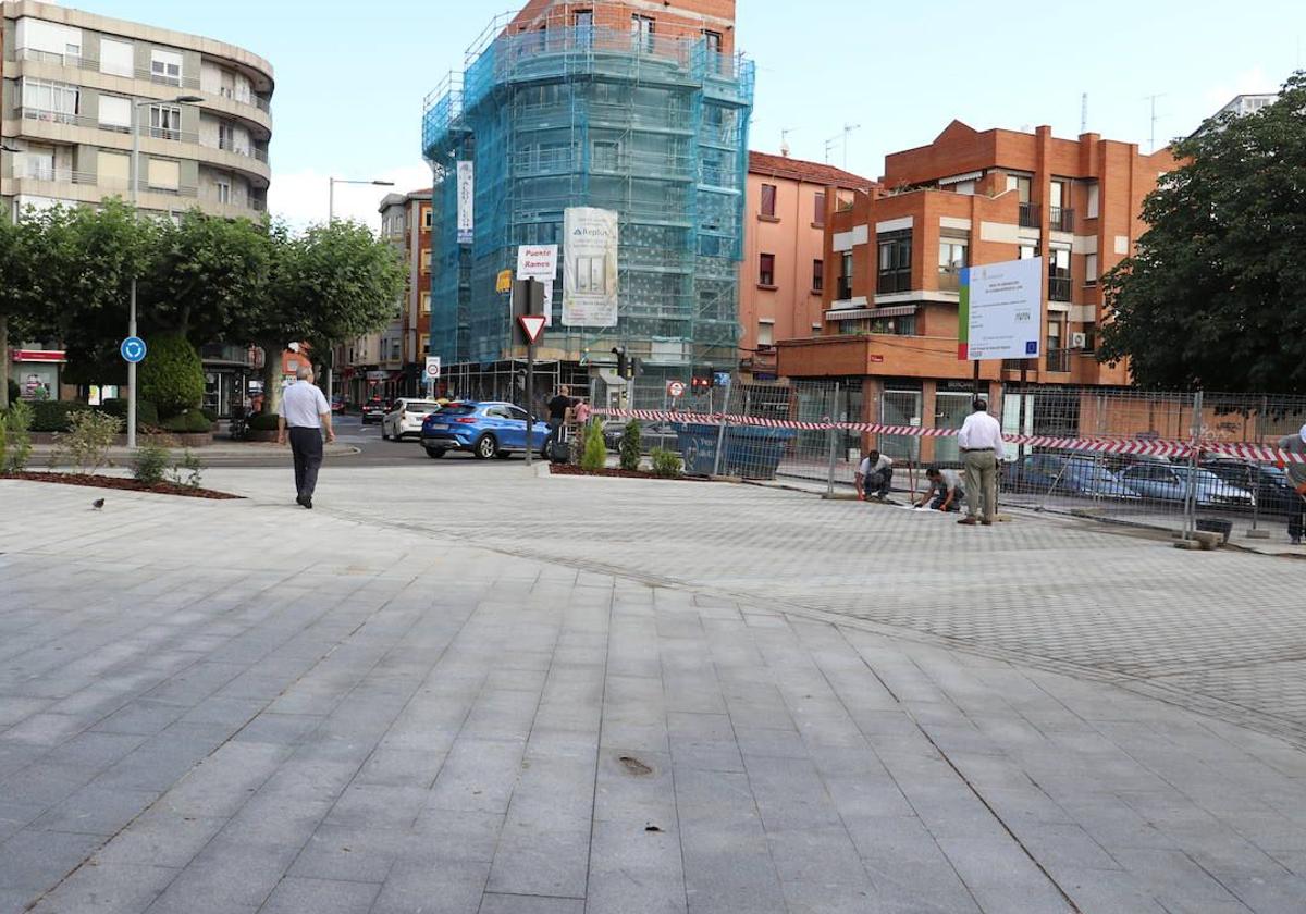 La plaza del Espolón tras las obras de verano.