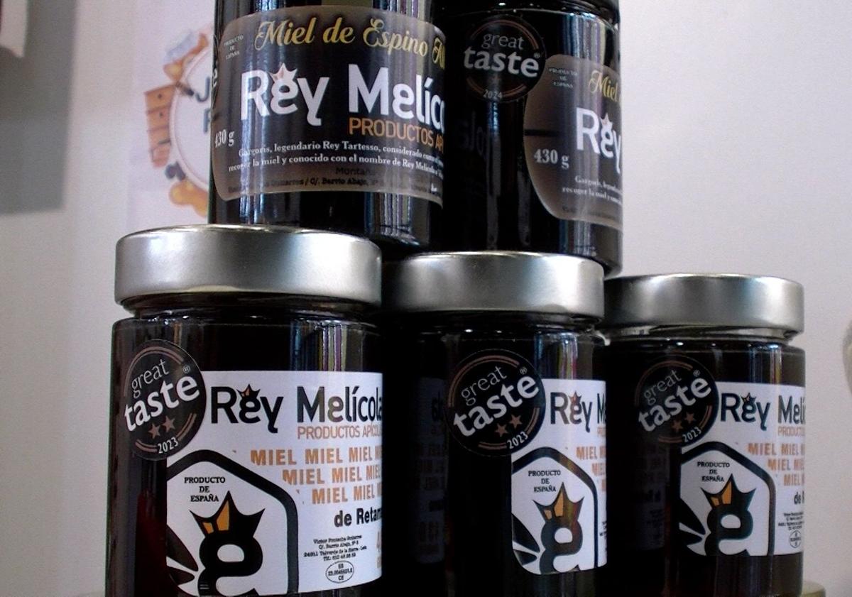 Imagen principal - Rey Melícola en la feria productos de León