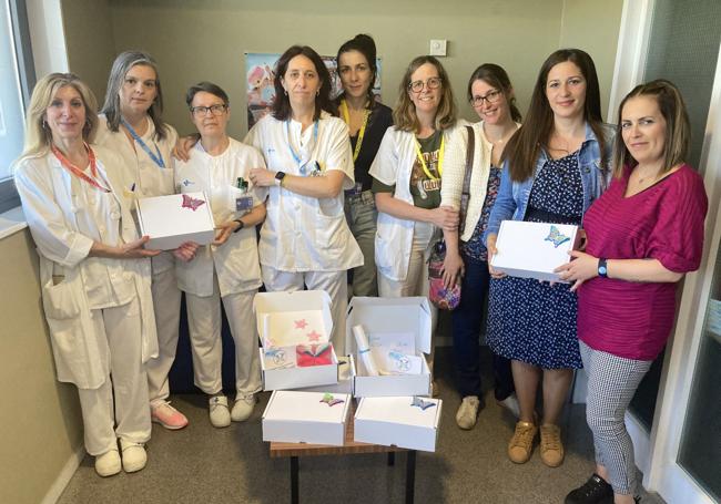 Acto de entrega de las primeras cajas de recuerdo en el Hospital de León.