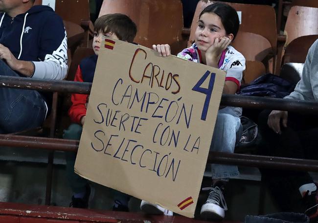 La reciente convocatoria de Carlos Álvarez con la selección llegó a las gradas del Palacio.