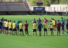 Los jugadores concentrados para el partido de este sábado