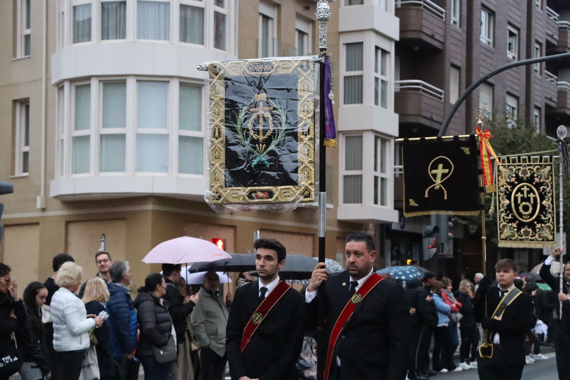 Las mejores imágenes de la Procesión Extraordinaria de San Juan Evangelista en León