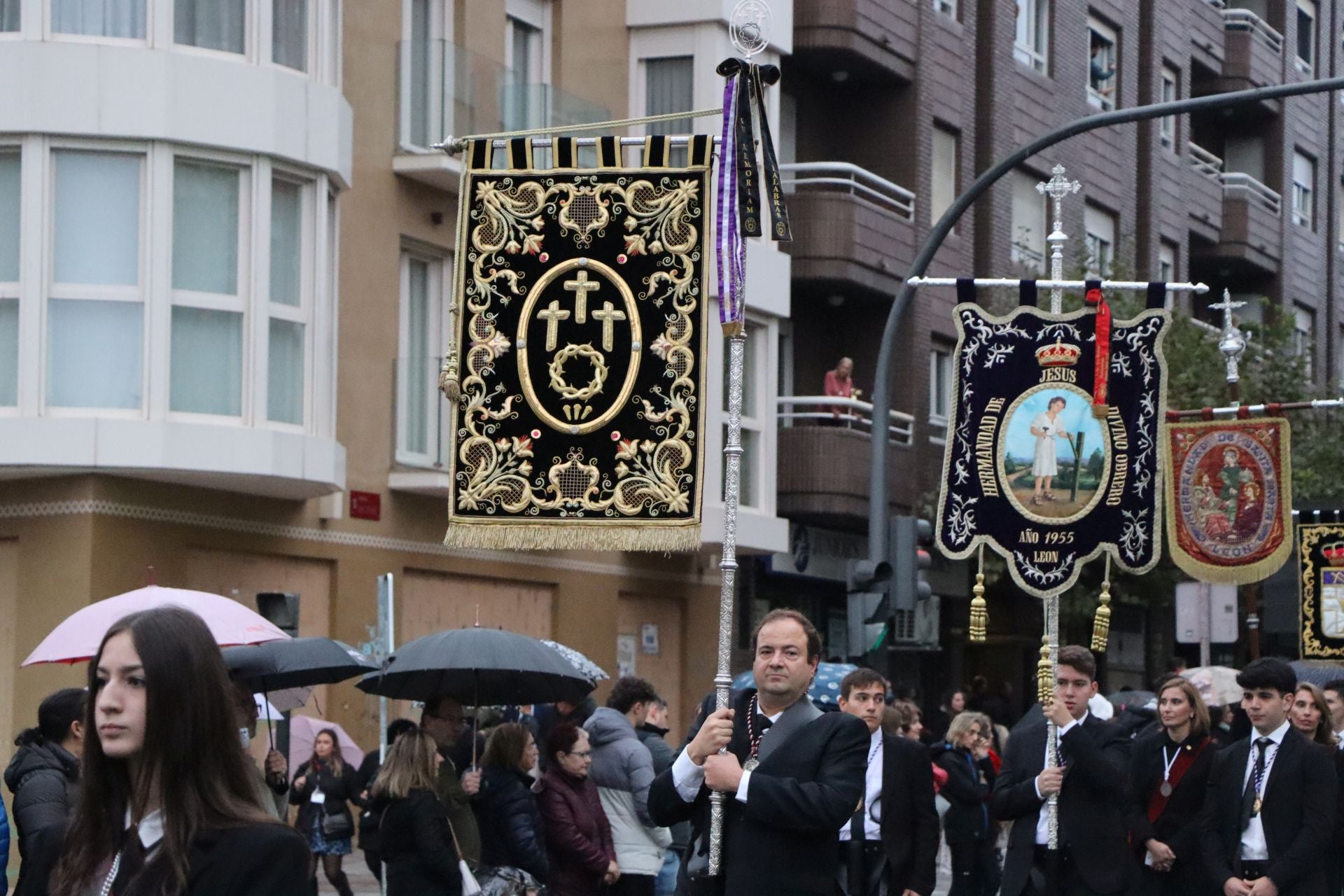 Las mejores imágenes de la Procesión Extraordinaria de San Juan Evangelista en León