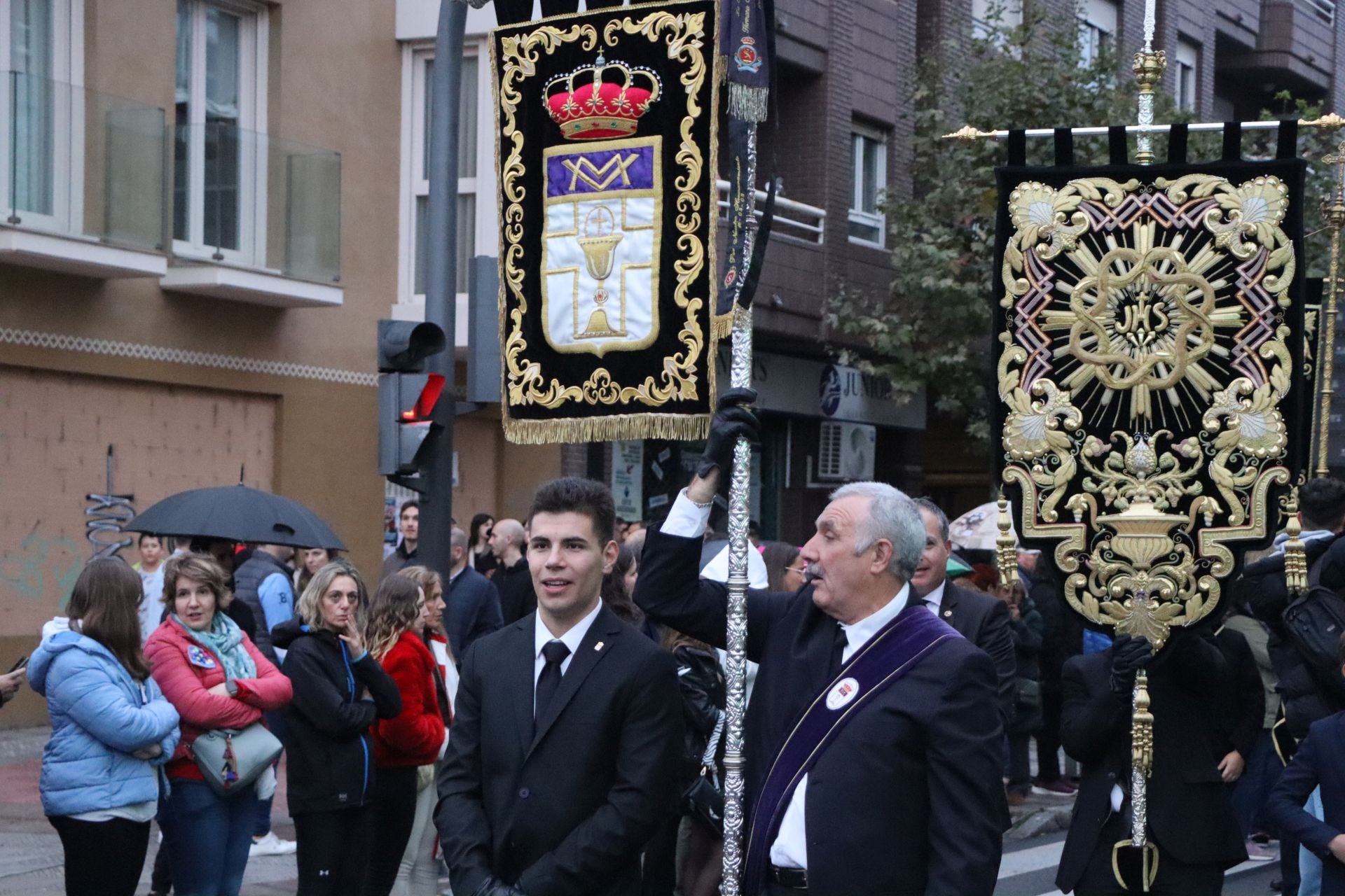 Las mejores imágenes de la Procesión Extraordinaria de San Juan Evangelista en León