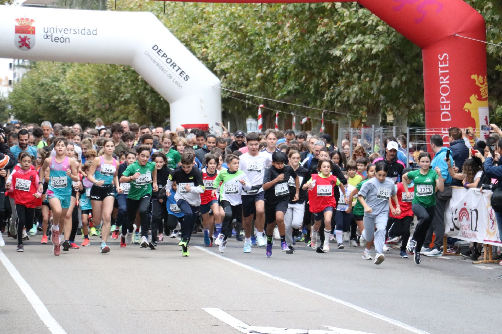 Las méjores imágenes de la carrera popular de los &#039;10 kilómetros Ciudad de León&#039;