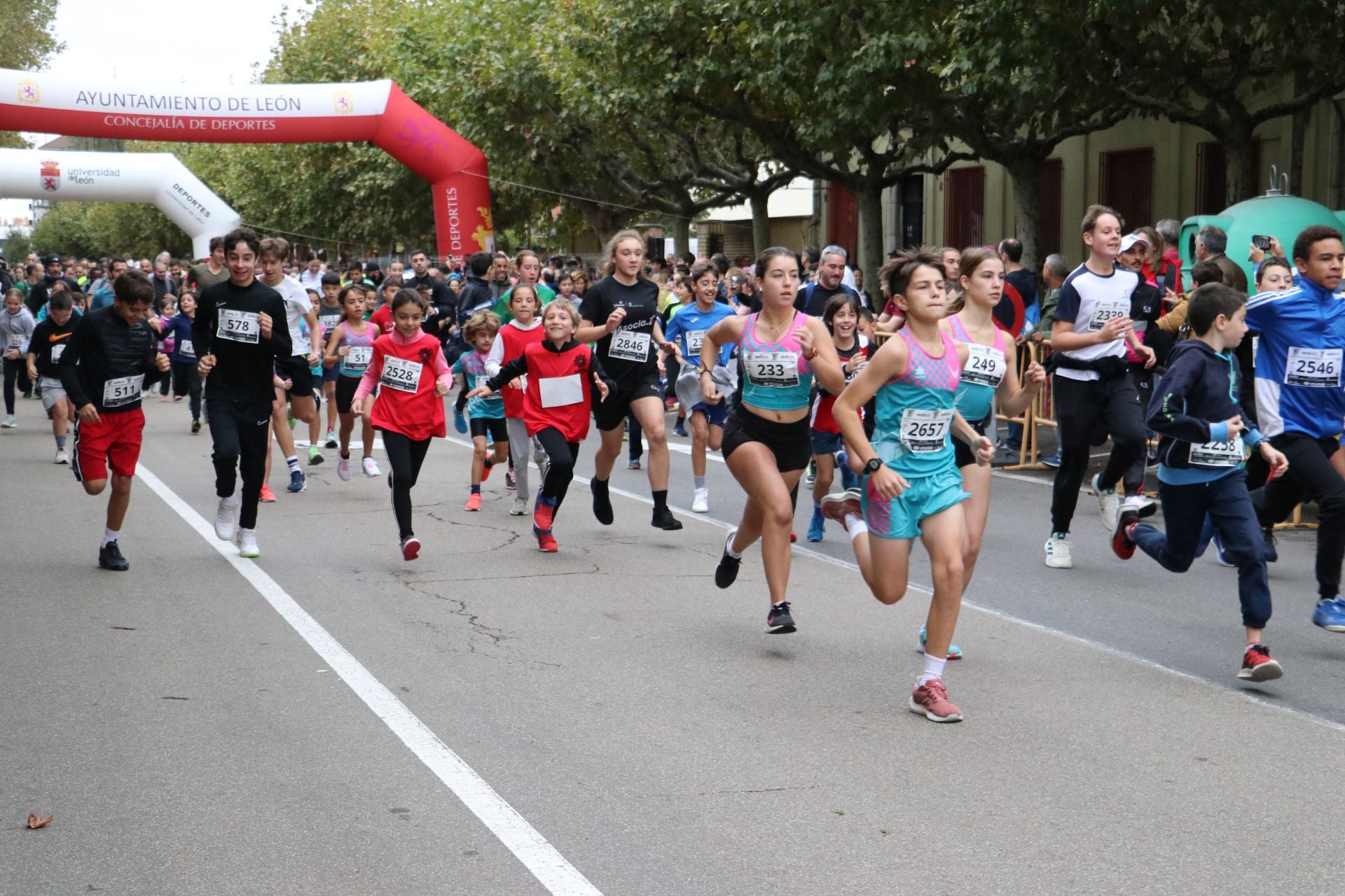 Las méjores imágenes de la carrera popular de los &#039;10 kilómetros Ciudad de León&#039;