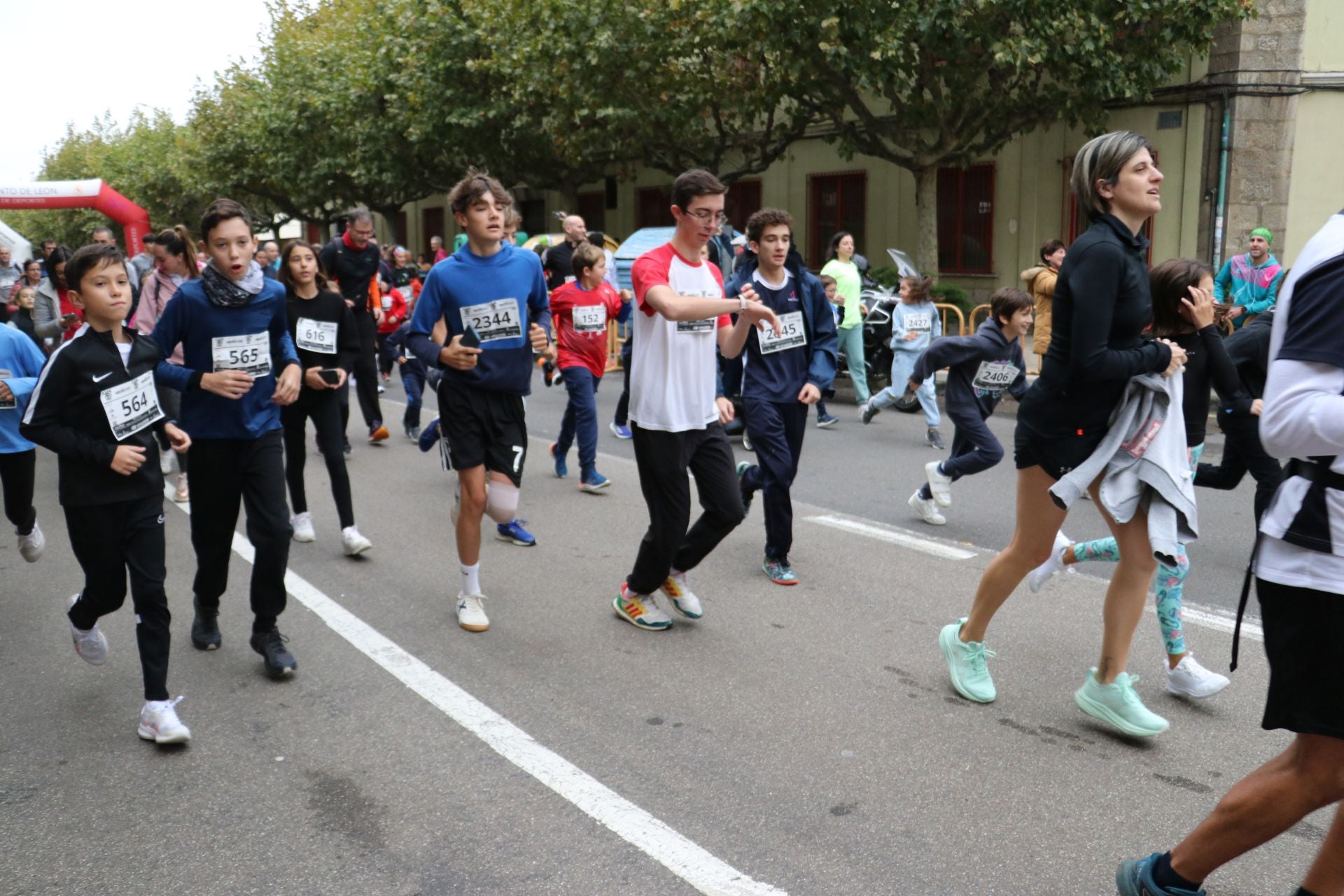 Las méjores imágenes de la carrera popular de los &#039;10 kilómetros Ciudad de León&#039;