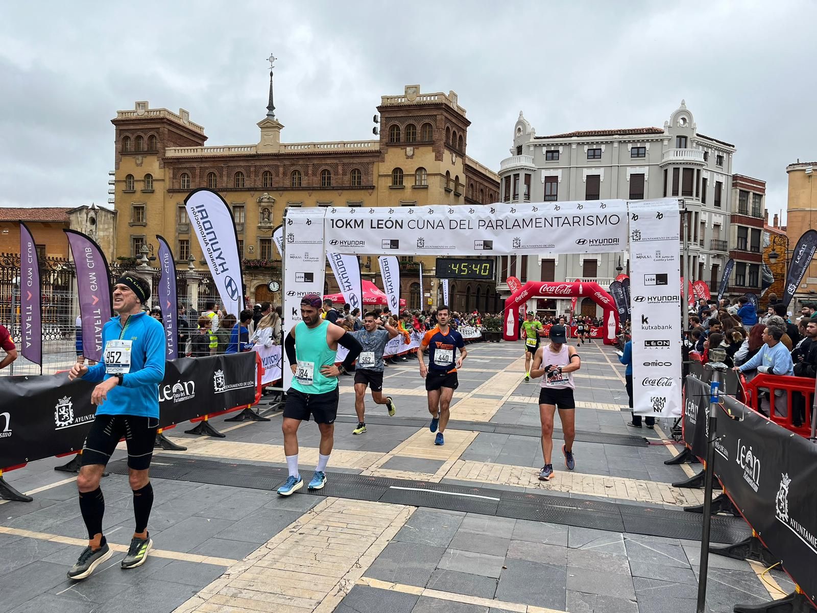 Las imágenes de la llegada a la meta de los 10 kilómetros Ciudad de León