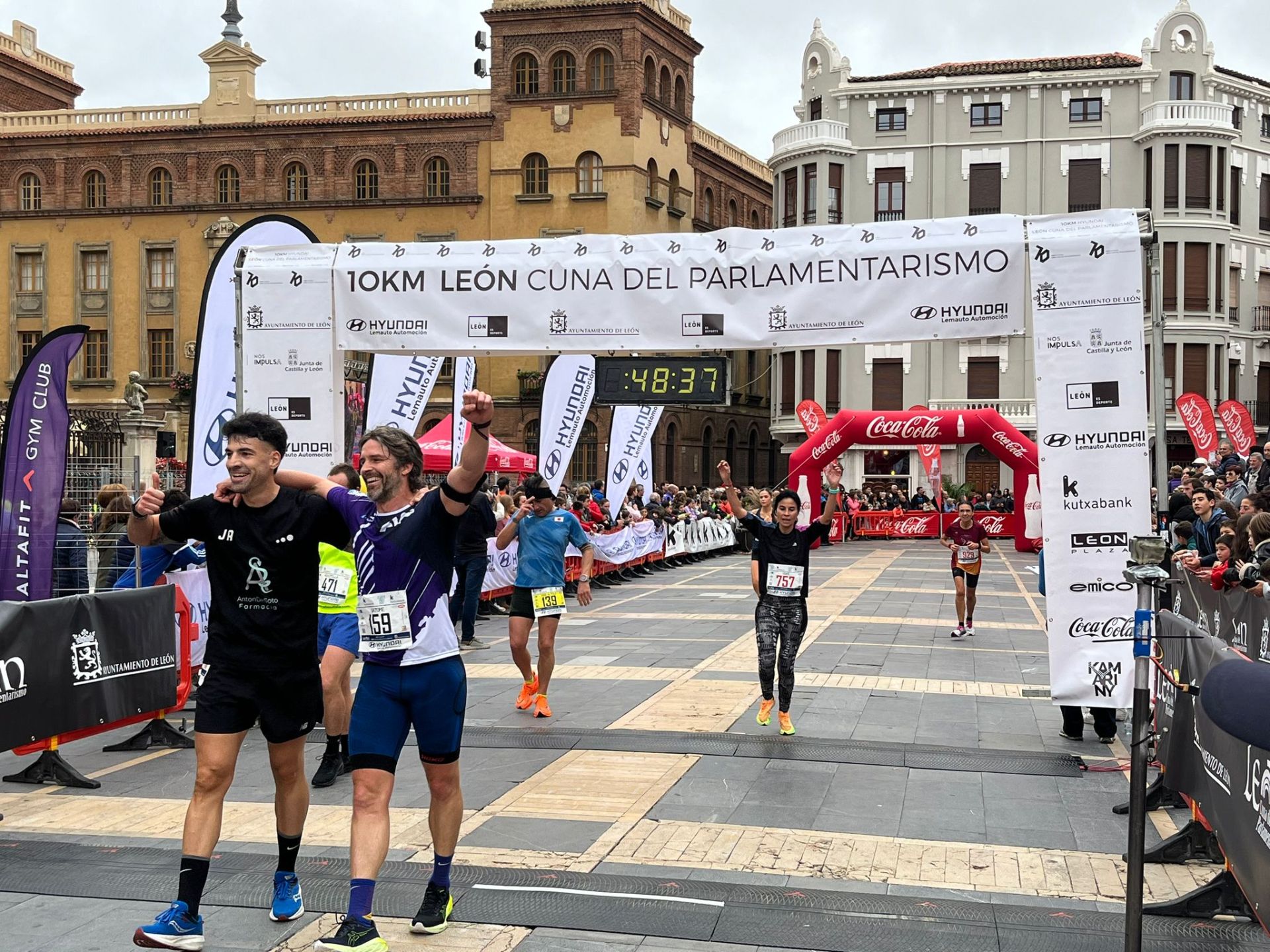 Las imágenes de la llegada a la meta de los 10 kilómetros Ciudad de León