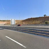 Un octogenario invade el carril contrario de la LE-20 y choca con un turismo