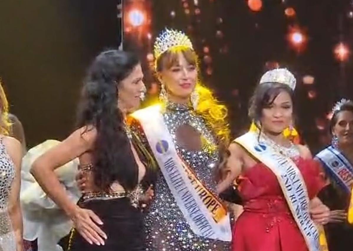 Imagen secundaria 1 - El universo se rinde ante la belleza de la leonesa Carmen Alvar