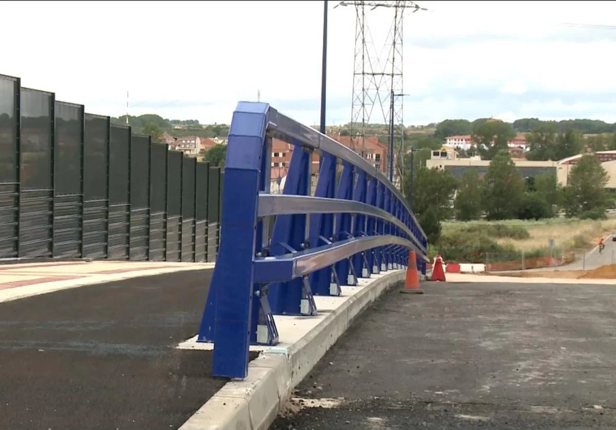 Puente que debe conectar León con San Andrés.