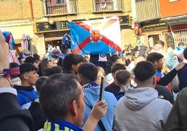 Aficionados de la Deportiva en la plaza de San Martín en el derbi de febrero de 2024.