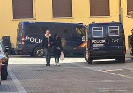 Agentes de la Policía Nacional en el barrio Húmedo en el derbi del mes de febrero.