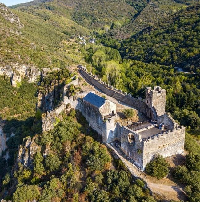 Vista del Castillo de Cornatel.