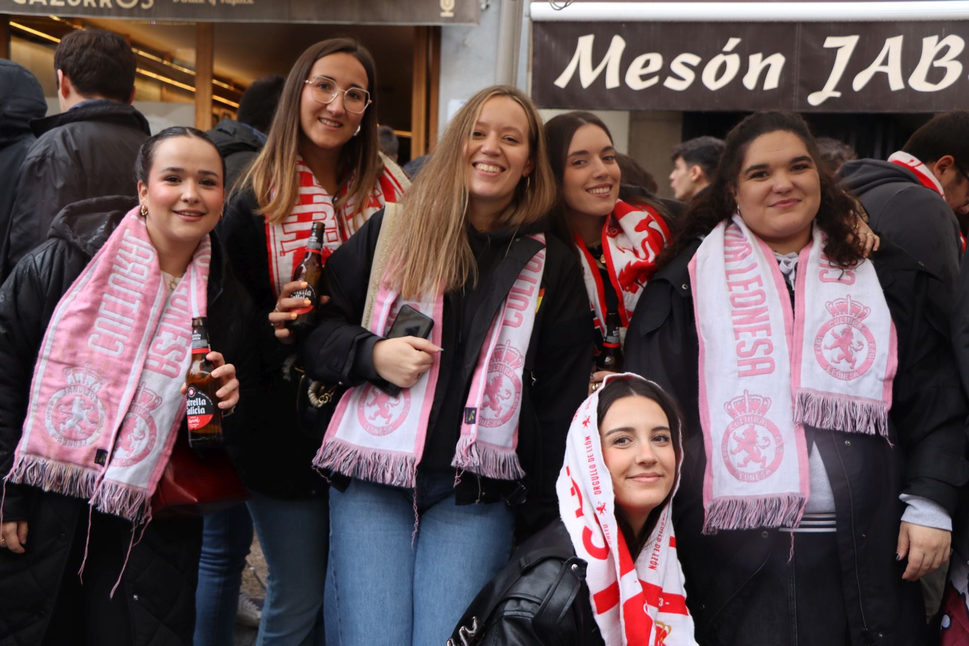 Las mejores imágenes del ambiente previo al derbi entre Cultural y Ponferradina