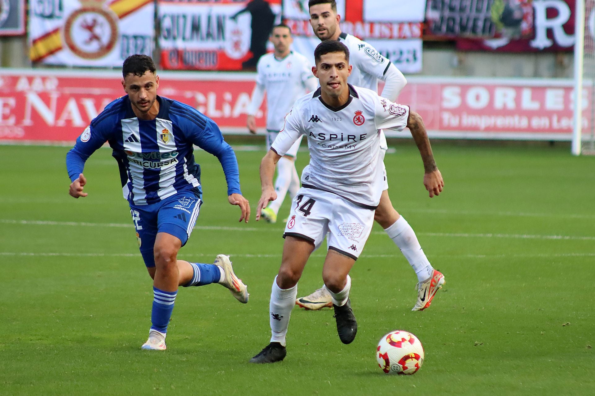 Las mejores imágenes del derbi entre Cultural y Ponferradina