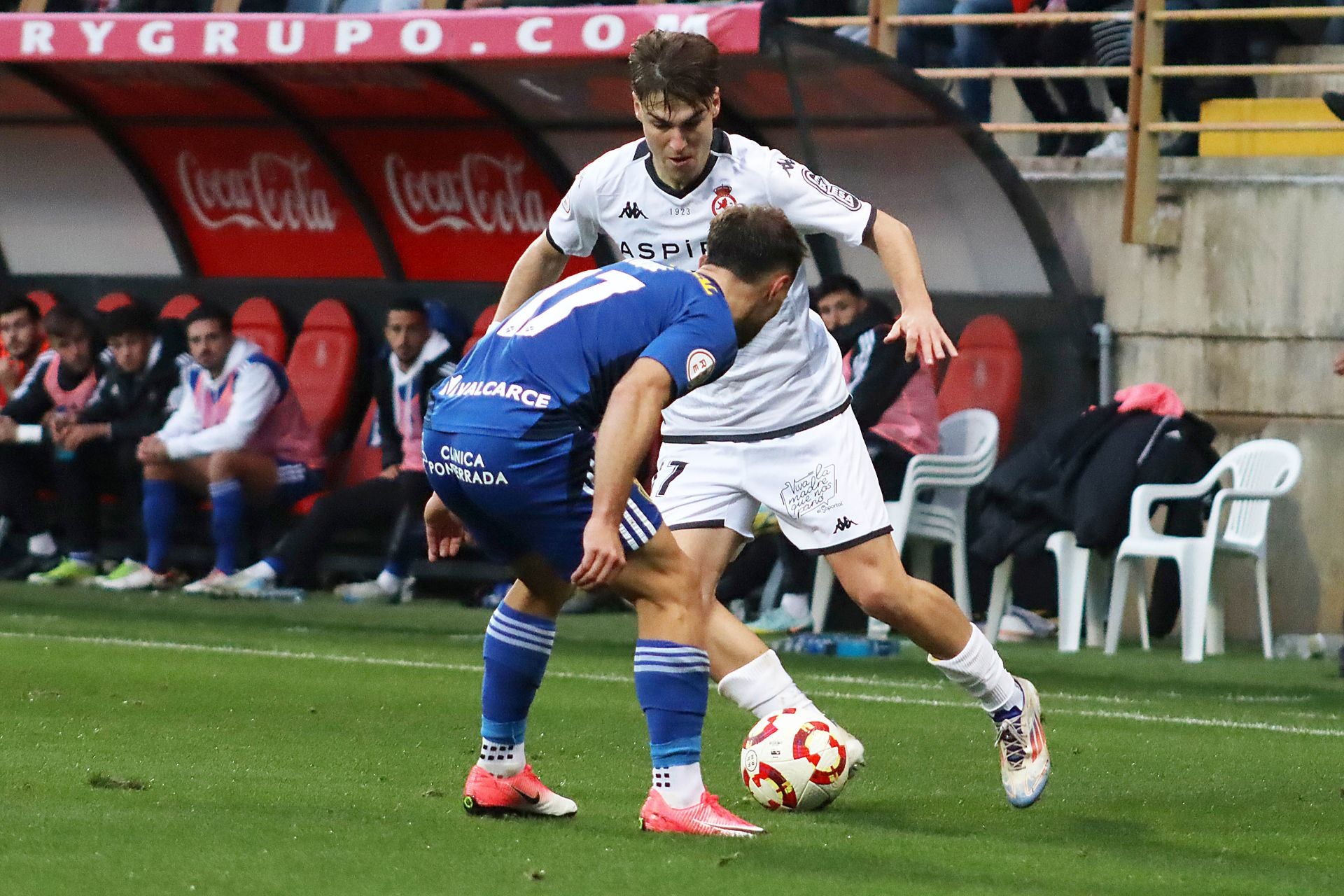 Las mejores imágenes del derbi entre Cultural y Ponferradina