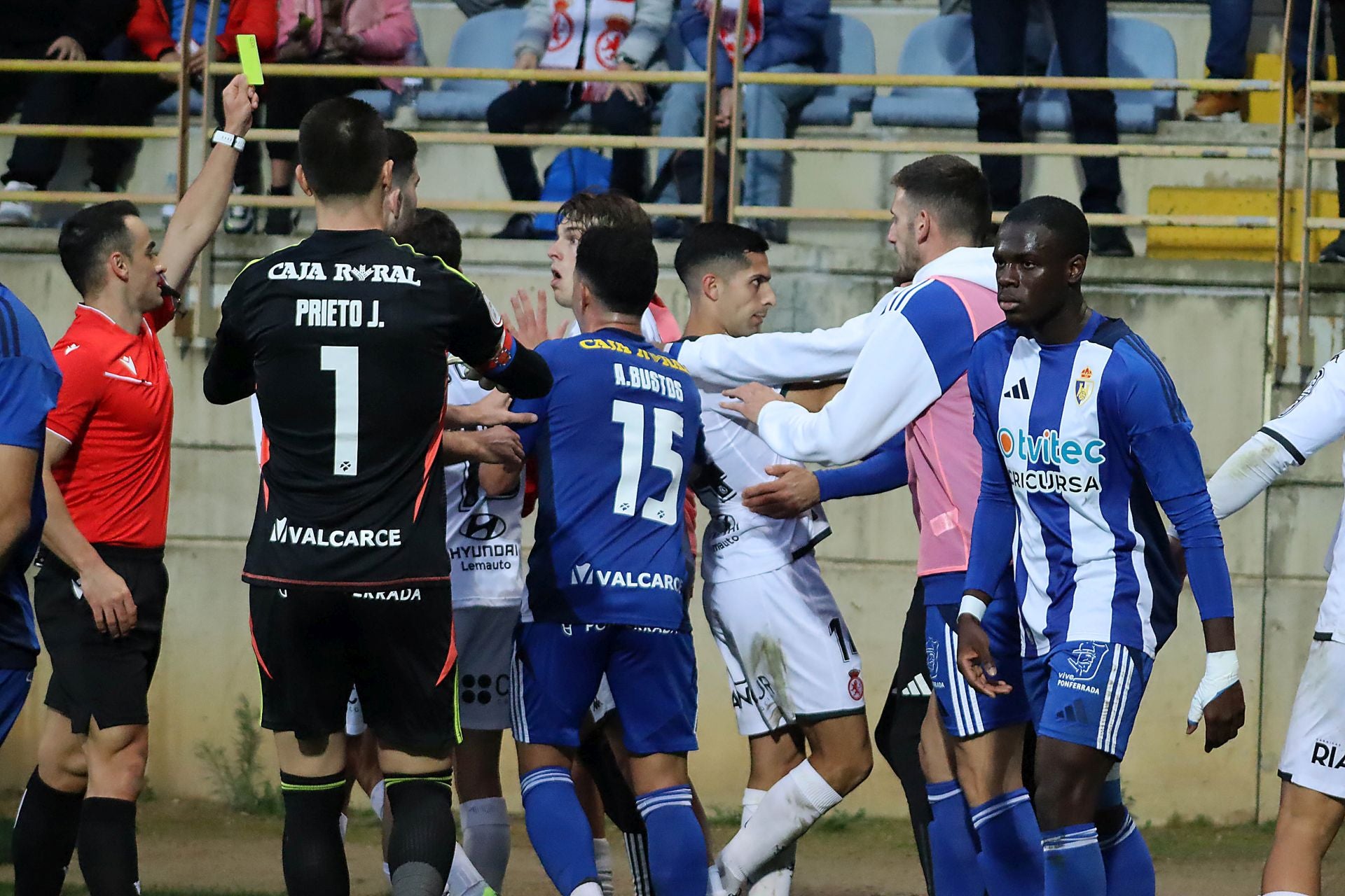 Las mejores imágenes del derbi entre Cultural y Ponferradina