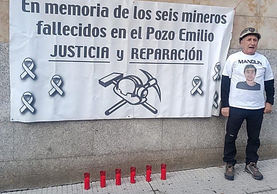 Manuel Moure, padre de uno de los fallecidos, este 28 de octubre en los Juzgados de León.