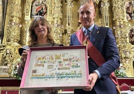 El alcalde de León, José Antonio Diez, entrega una placa conmemorativa a la rectora de la ULE, Nuria González.