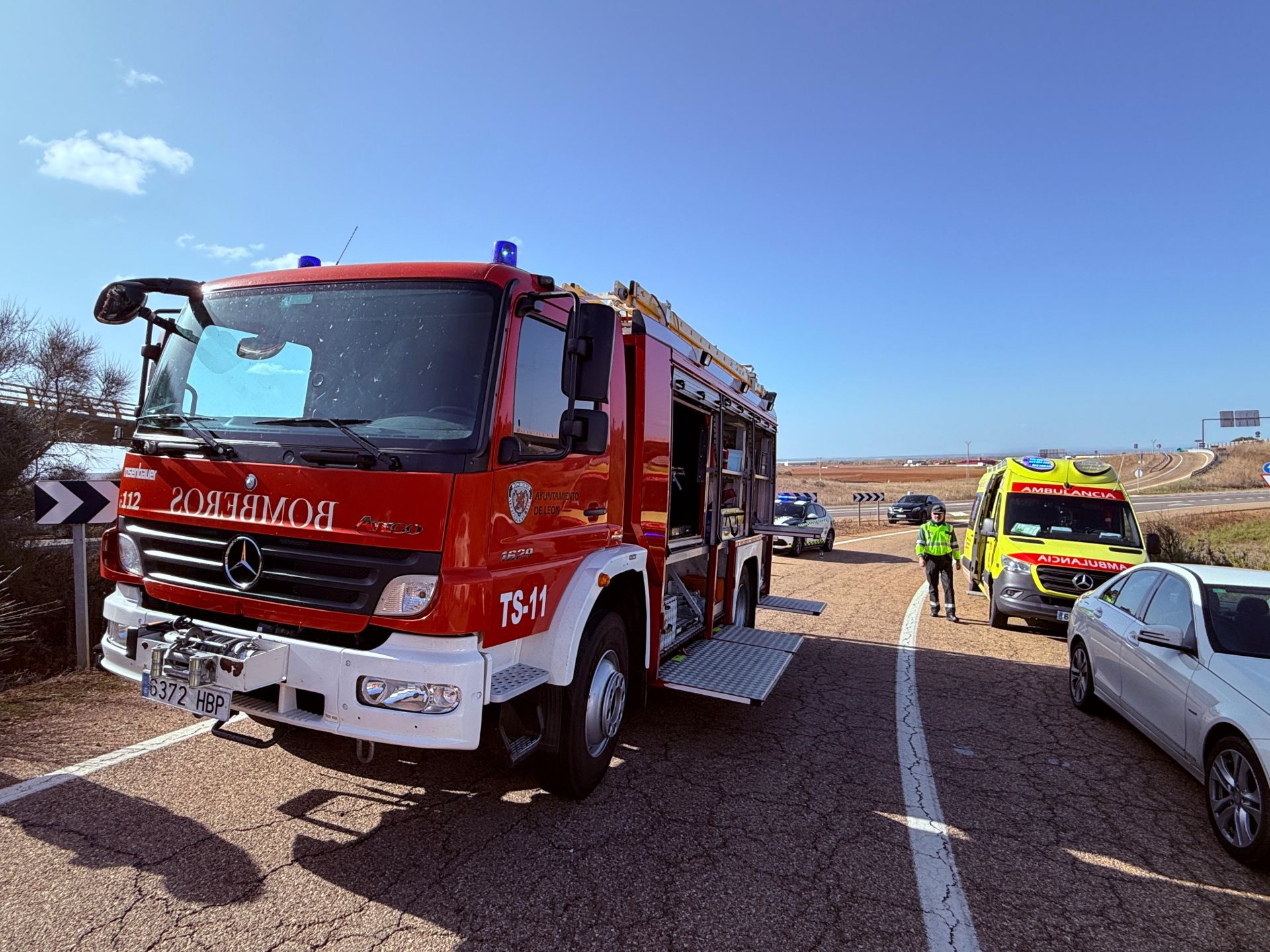 Accidente de un camión hormigonera en Santas Martas