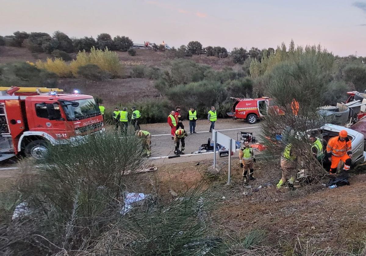 Accidente de un camión hormigonera en Santas Martas